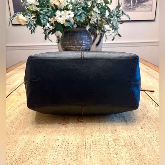 Vera Bradley Leather Gallatin Bag 👜 - Picture 6 of 8